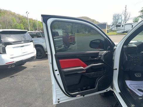Used 2025 Toyota 4Runner TRD Pro AWD/4WD image 9