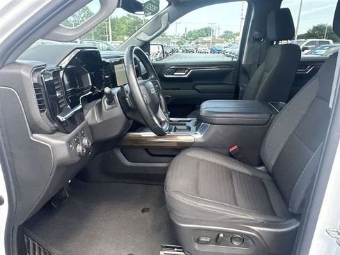 Used 2023 Chevrolet Silverado 1500 LT Trail Boss w/ LPO, Dark Essentials Package AWD/4WD image 19