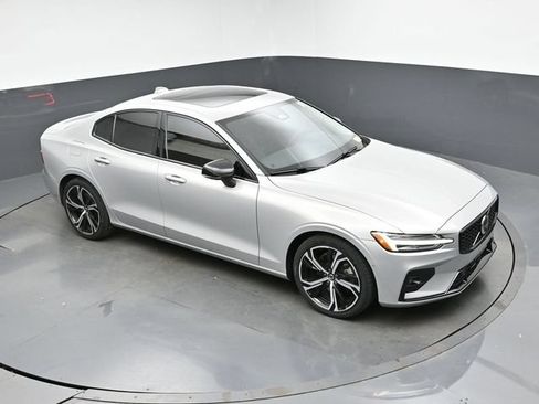 Used 2024 Volvo S60 B5 Plus AWD/4WD image 41