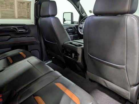 Used 2024 GMC Sierra 2500 AT4 w/ AT4 Preferred Package image 17