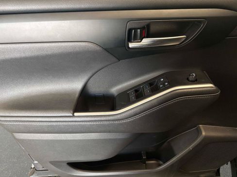Used 2021 Toyota Highlander XSE image 18