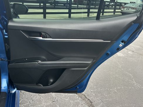 Used 2018 Toyota Camry SE FWD image 17
