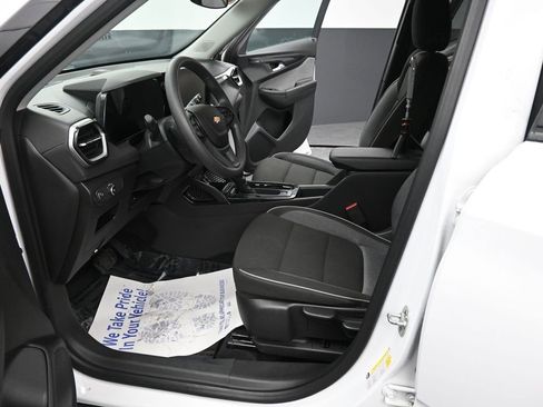 Used 2025 Chevrolet TrailBlazer LT w/ Driver Confidence Package image 30