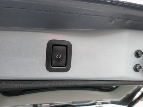 Certified 2018 Toyota Highlander SE image 33