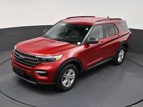 Used 2023 Ford Explorer XLT w/ Equipment Group 202A RWD image 12