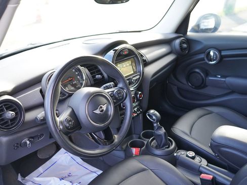 Used 2018 MINI Cooper 4-Door Hardtop FWD image 8