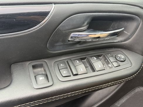 Used 2015 Dodge Grand Caravan SXT image 26