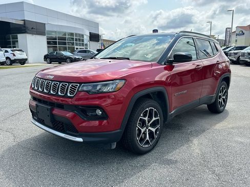 Used 2025 Jeep Compass Limited AWD/4WD image 3