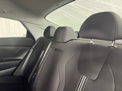 Used 2025 Hyundai Elantra SEL image 24