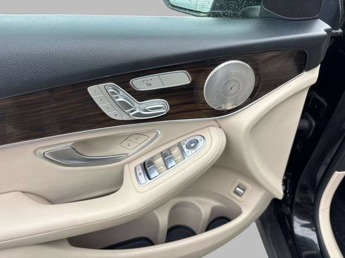 Used 2021 Mercedes-Benz GLC 300 4MATIC image 19