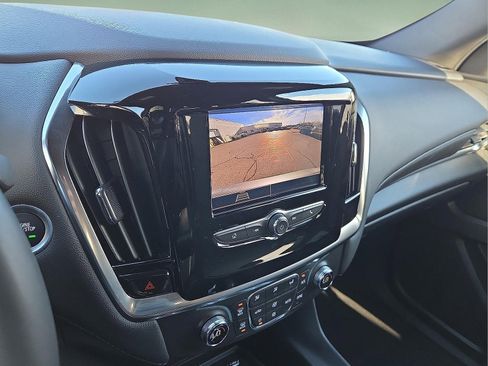 Used 2023 Chevrolet Traverse LT image 18