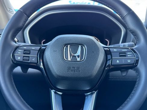 Used 2025 Honda Pilot Touring image 25