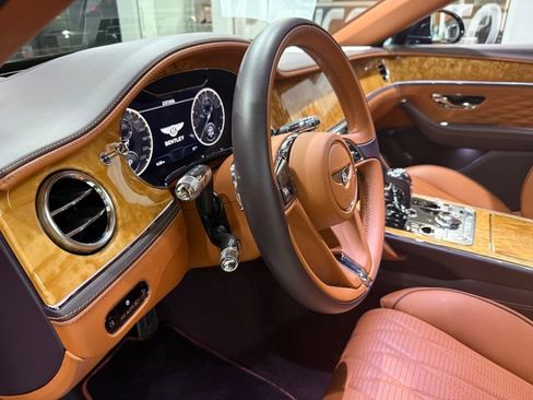 Used 2020 Bentley Flying Spur W12 image 21