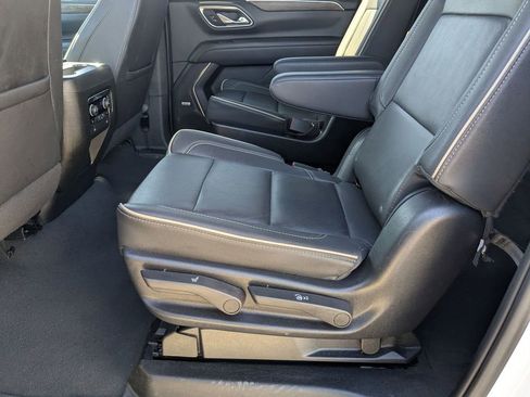 Used 2023 Chevrolet Suburban Premier image 24