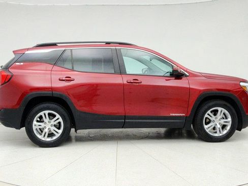 Used 2021 GMC Terrain SLE w/ Driver Convenience Package image 4