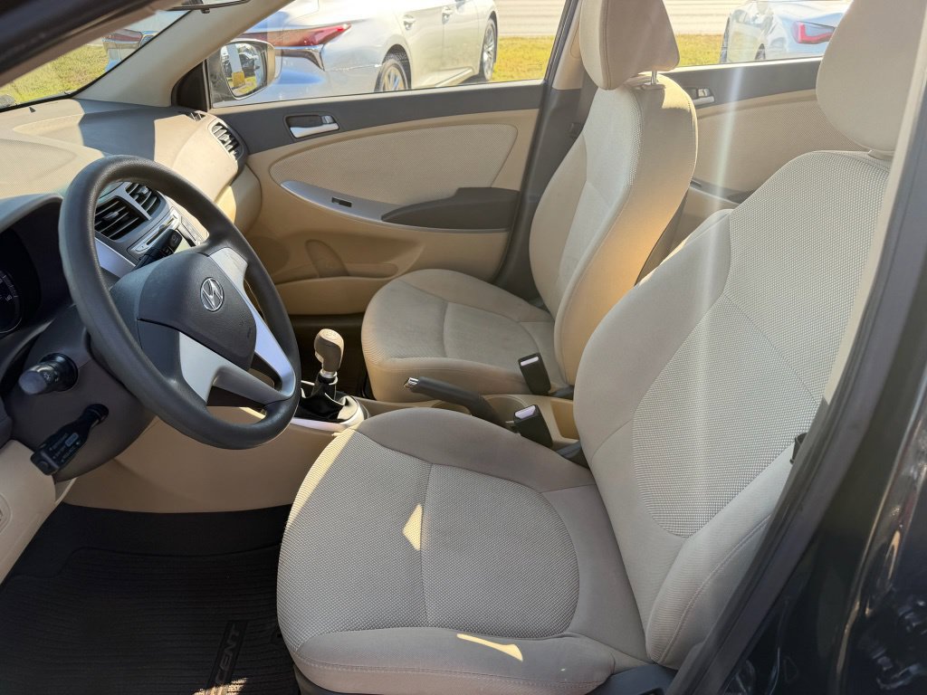 Used 2012 Hyundai Accent GLS w/ Comfort Pkg 2 FWD image 9