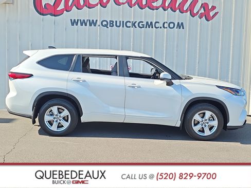 Used 2023 Toyota Highlander LE FWD image 8
