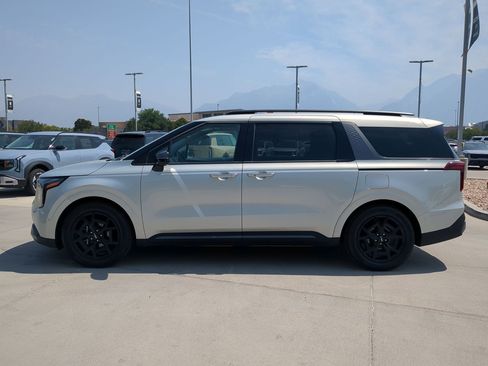 Certified 2025 Kia Carnival SX Prestige FWD image 2