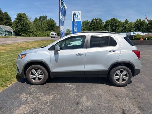 Used 2017 Chevrolet Trax LT w/ LT Convenience Package AWD/4WD image 5