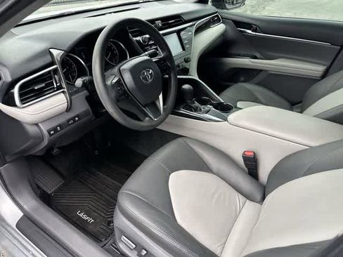 Used 2018 Toyota Camry LE FWD image 2