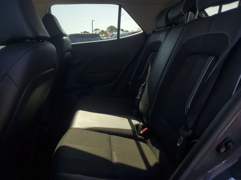 Used 2024 Hyundai Venue Limited FWD image 13