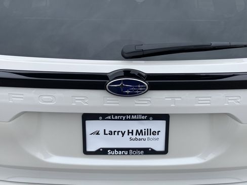 Used 2025 Subaru Forester Premium image 26