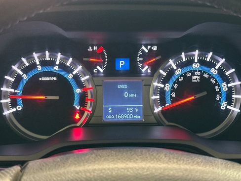 Used 2017 Toyota 4Runner SR5 AWD/4WD image 29