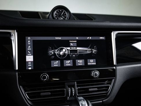 Certified 2023 Porsche Macan AWD/4WD image 18