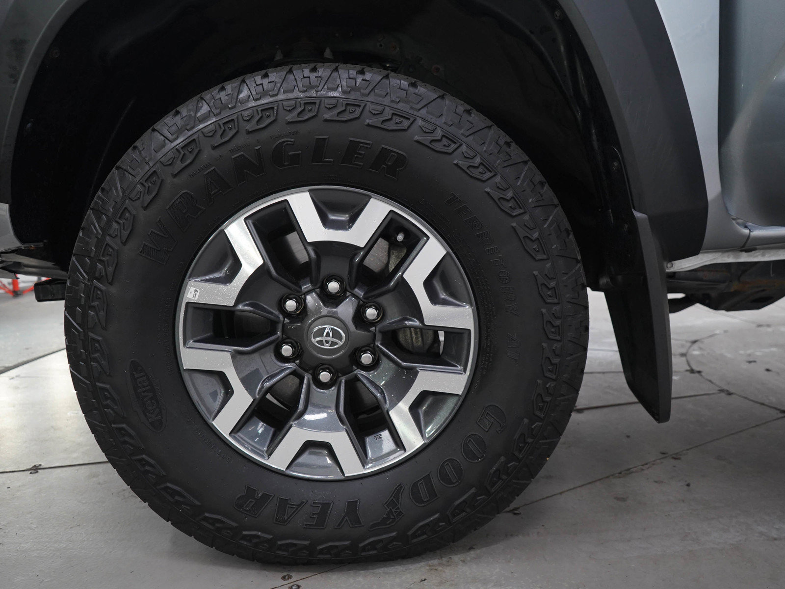 Used 2022 Toyota Tacoma TRD Off-Road w/ TRD Premium Off Road Package AWD/4WD image 31