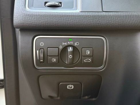 Used 2015 Volvo XC60 T5 Premier w/ Proximity Package image 17