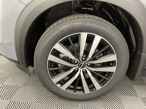 New 2025 Nissan Pathfinder Platinum image 11