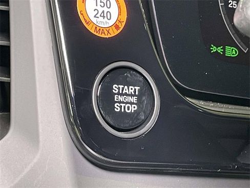 Used 2021 Porsche Macan image 44