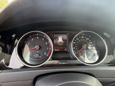 Used 2018 Volkswagen GTI SE w/ SE Leather Package FWD image 9