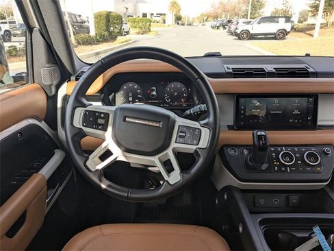 Used 2024 Land Rover Defender 110 SE image 13