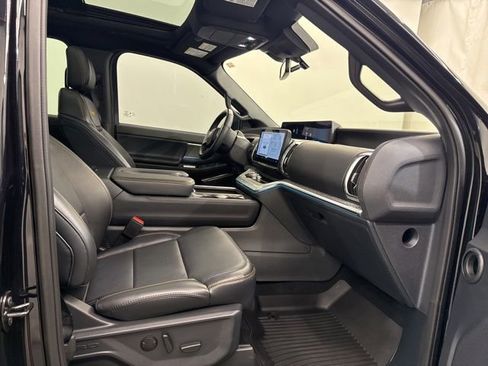 Used 2025 Ford Expedition Tremor AWD/4WD image 17