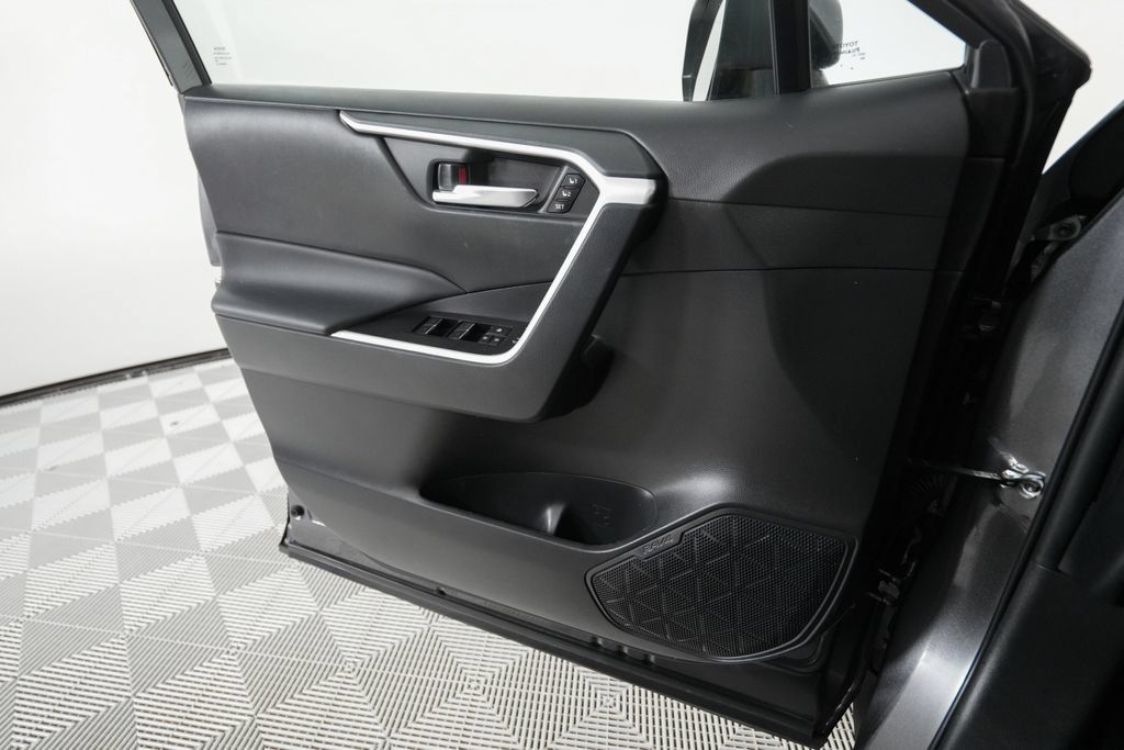 Used 2022 Toyota RAV4 XLE Premium AWD/4WD image 11