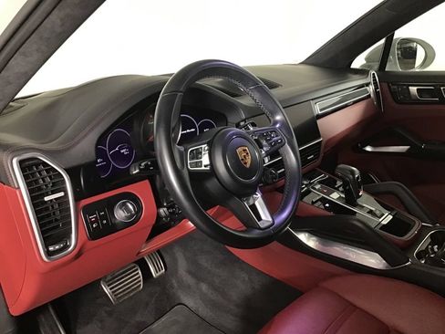 Used 2023 Porsche Cayenne Turbo AWD/4WD image 4