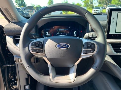 New 2026 Ford Explorer Active RWD image 13