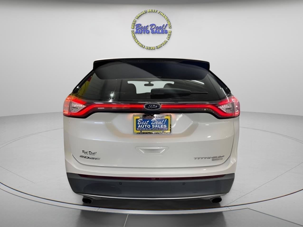 Used 2018 Ford Edge Titanium w/ Technology Package FWD image 4
