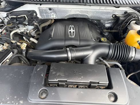 Used 2015 Lincoln Navigator 4WD image 32