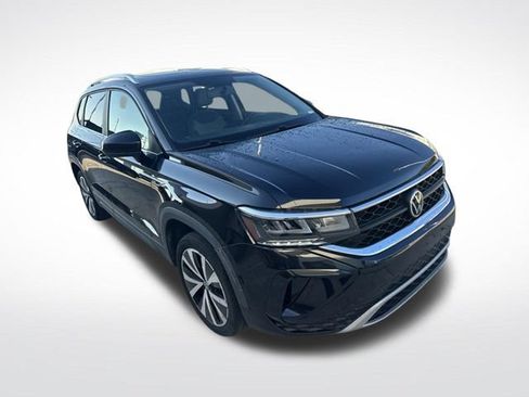 Used 2022 Volkswagen Taos SE FWD image 4