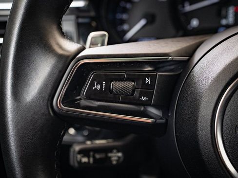 Used 2023 Porsche Macan image 26