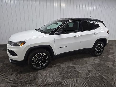 Used 2023 Jeep Compass Limited image 6