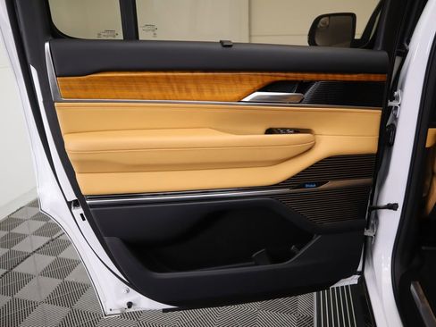 Used 2022 Jeep Grand Wagoneer Series III w/ Flexible Seating Group image 28