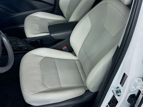 Used 2023 Kia Niro EX FWD image 19