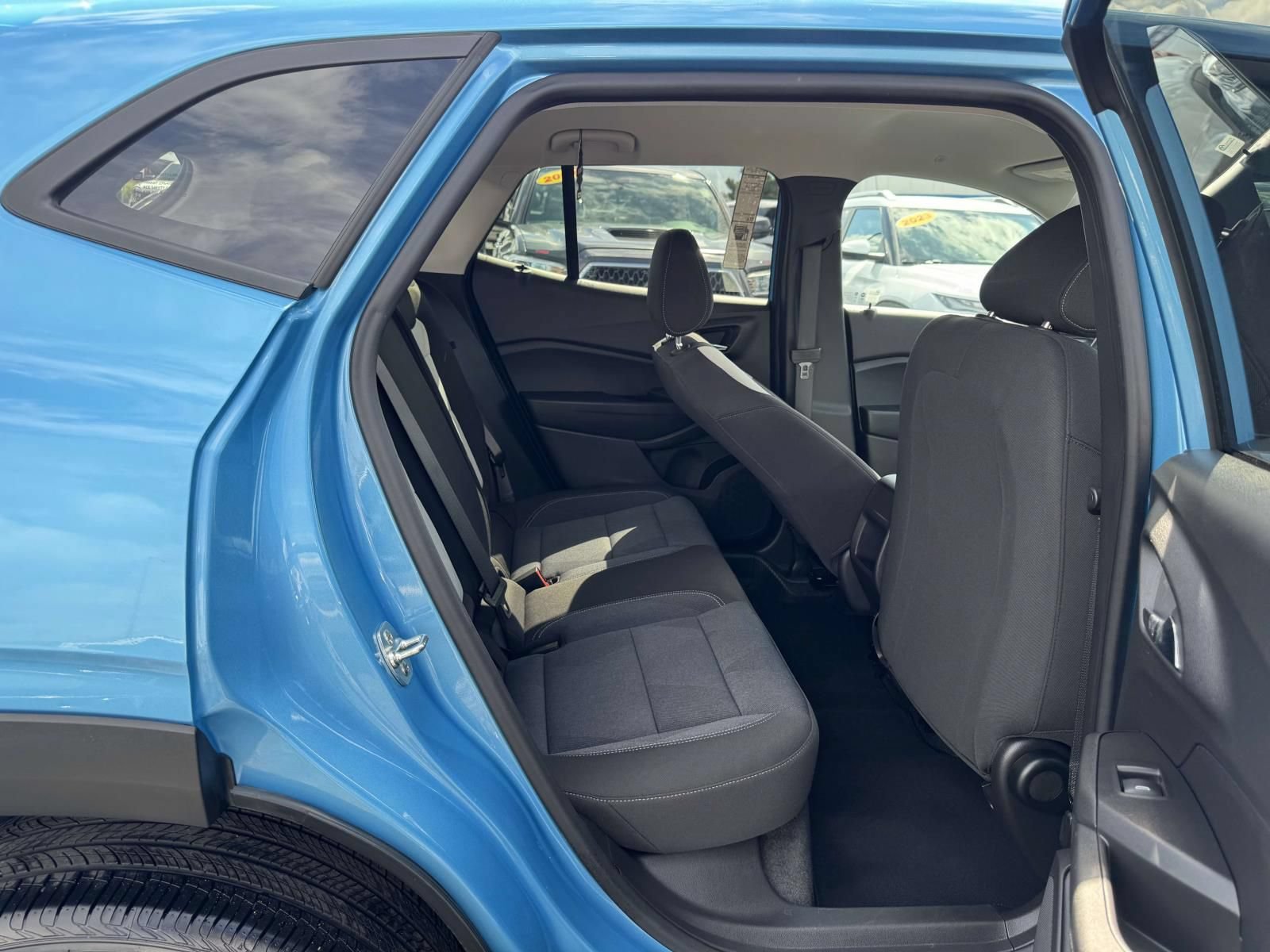 Used 2025 Chevrolet Trax LS w/ LS Convenience Package FWD image 16