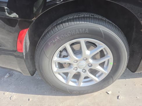 New 2027 Chrysler Pacifica Select FWD image 27