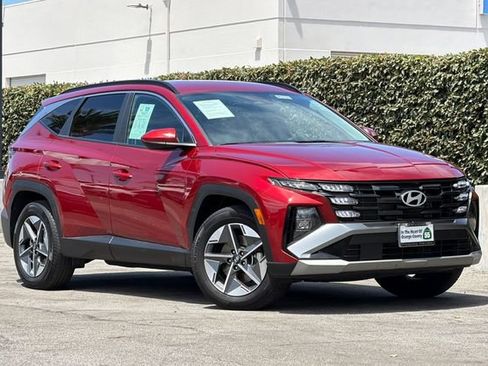 Used 2025 Hyundai Tucson SEL FWD image 2