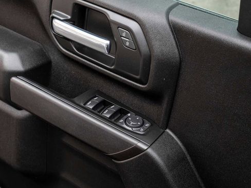 Used 2024 Chevrolet Silverado 2500 Custom w/ Custom Value Package image 12