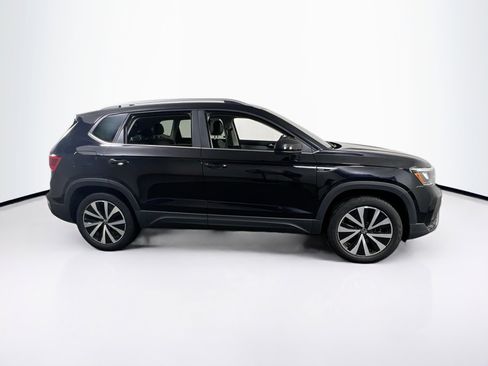 Used 2023 Volkswagen Taos SE image 4